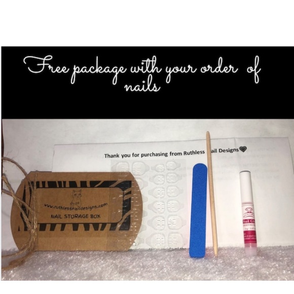 Black tips on Nude with Cute bears - Press on nail set- Size 0-8, Short Round - Picture 7 of 7